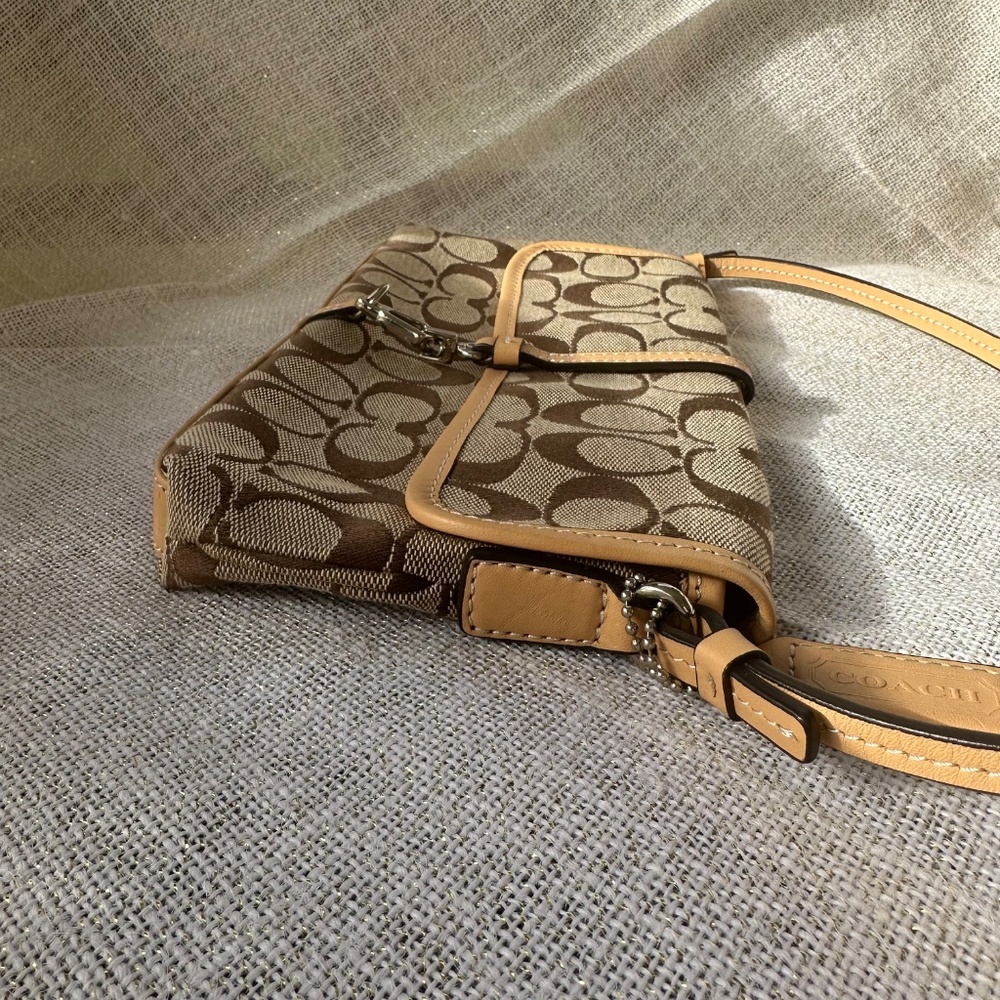 ── SOLD ──
Coach Y2K Signature Demi Clip Shoulder Bag (A3U-6348) - Picture 7 of 16
